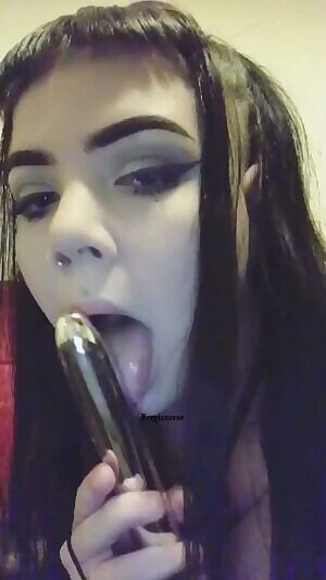 I’m great with my tongue 🌸