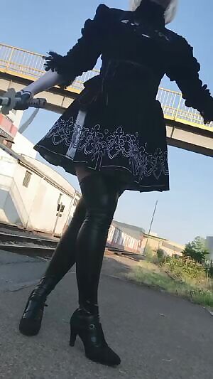 razouhime as 2B - 2booty gif :3