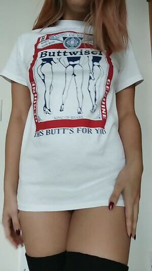 T-shirt titty drop and booty wiggle. Happy almost Friday! 😛