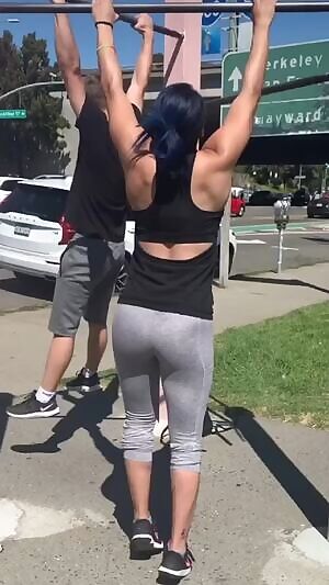 Mia’s ass is looking great 👍