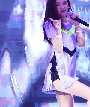 BlackPink - Rosé's Tight Ass Cheeks