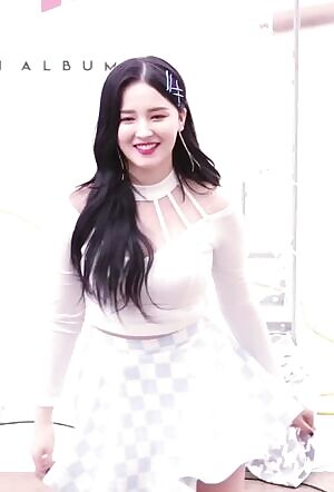 MOMOLAND Nancy