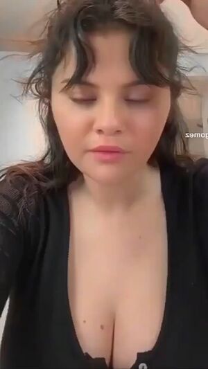 Cleavage Cleavage Cleavage Big Tits Celebrity Downblouse Non-nude