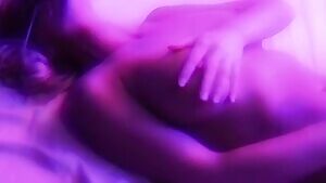 Fun at le boîte de nuit! Oonce-oonce