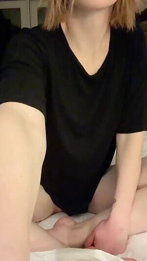 Would you come over and pet my pussy? 🐈