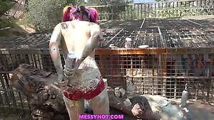 Lumlumxx gives herself a messy wedgie with filled panties at an abandoned zoo