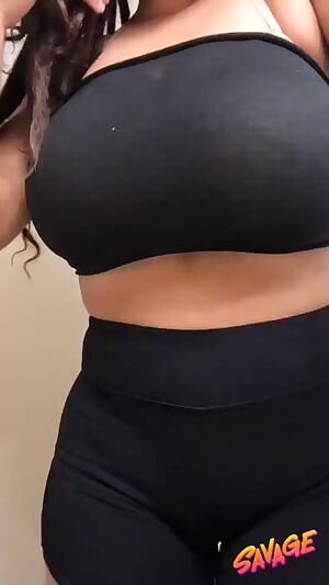 Huge tits on this beauty