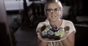 I prefer her first look lol