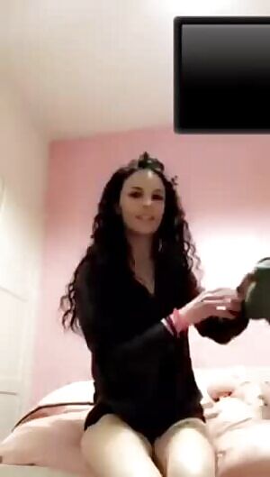 Petite cutie curly hair showing quickly her sexy ass