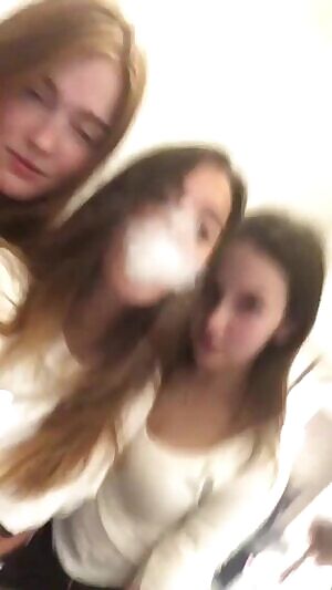 Ellie and some friends 🤤