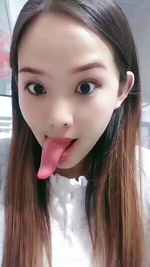 Looooooooong Tongue! 😛