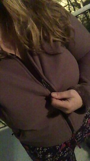 As promised, snowy titty drop 😘 uck i really love showing my tits off 💦