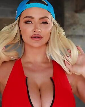 Lindsey Pelas