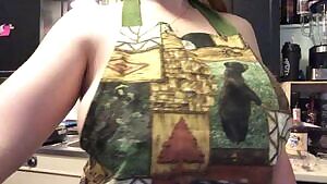 Back to Team Boobs for today as I cook some lunch 🥰