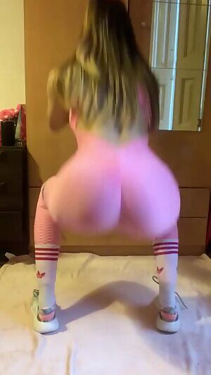 Do you like my new onesie? 💝 It’s my new favorite workout outfit