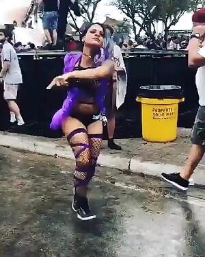 Overwatch Sombra dance emote cosplay