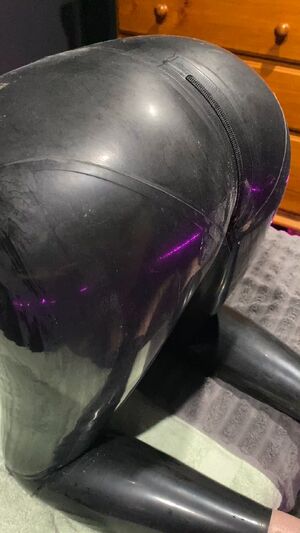 Shiny Clothes Amateur Ass Booty Latex