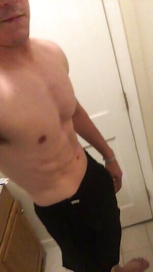 Wasn't happy with my last gif so I though I'd show you gals what I'd do if you were in my bedroom right now before I threw you on the bed and slowly slid my hard cock inside you 😉