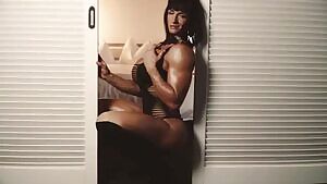 Cindy Landolt gives you bedroom eyes