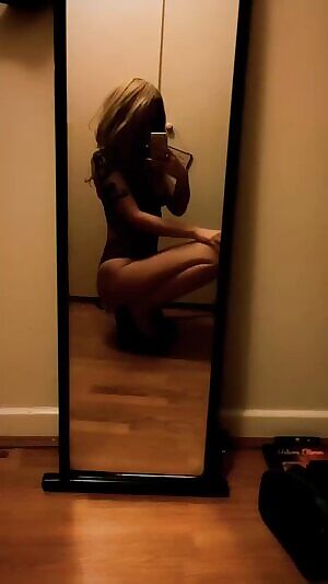 shes just so fucking sexy, damn.