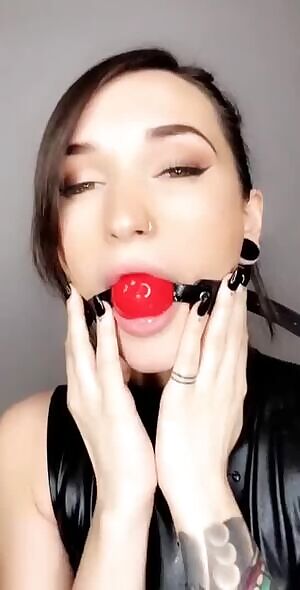 Ballgagged amateur in latex selfie