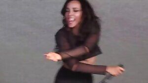 I love the way Tinashe moves her ass