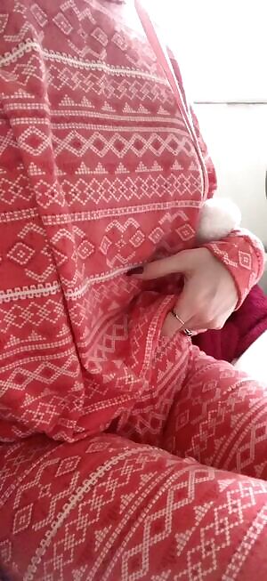 Now that christmas is over i have no excuse not to study anymore, but at least i can still enjoy wearing my estive jammies!!