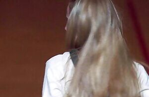 Mena Suvari - American Beauty - 1999 01