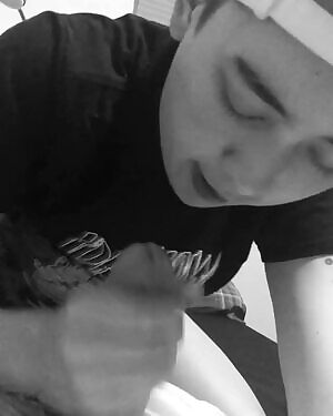 This is how I like to wake him up in the morning... wait, does this count as him giving me breakfast in bed? 💁🏻‍♂️