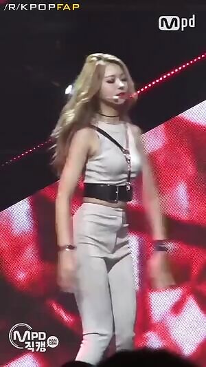 PRISTIN CEO Im Nayoung #05 - Showing off her armp**s live