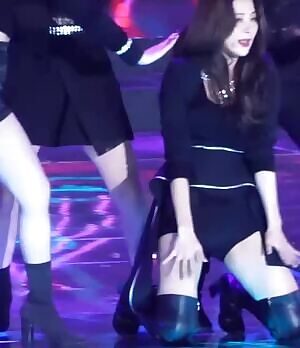 Red Velvet - Seulgi On Her Knees
