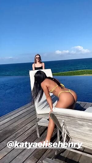 Katya bent over 😍