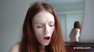 Zazi makes herself cum.