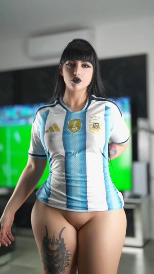 Fake Boobs Argentinian Ass Clapping Bimbo