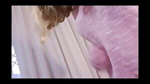 Rubbing myself on my pillow with a vibrator in like a good little girl for daddy 💚