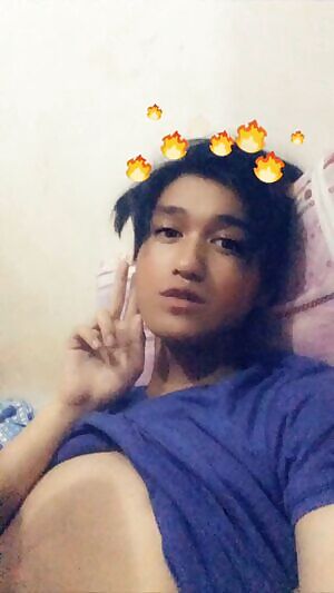 Just a slutty boy who loves teasing you boys🤤💕