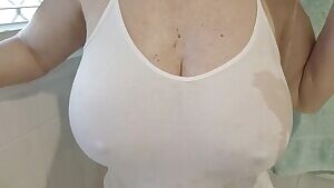 Wet singlet Titty Drop xx 54yo  🇦🇺💋