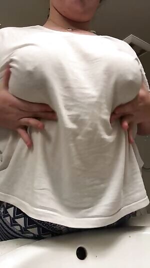 Nobody needs a bra in quarantine 💖