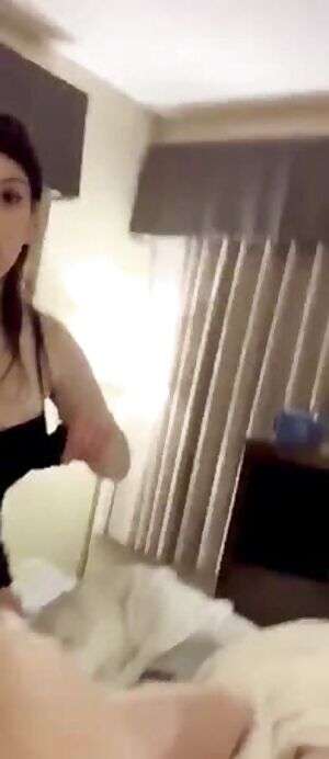 My phones on vibrate so dont stop commenting, until im done cumming ❤️🥰😈