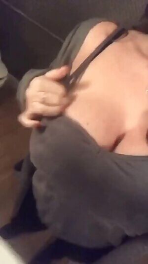 Beautiful milf showing off!