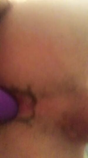 Playing with my hole 😋