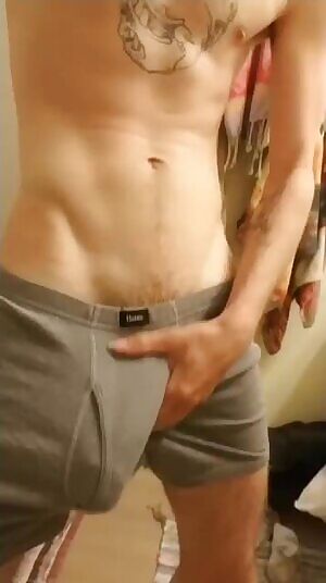 XXL Bulge Reveal
