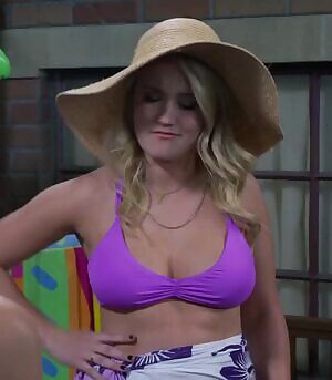 Emily Osment - Young & Hungry