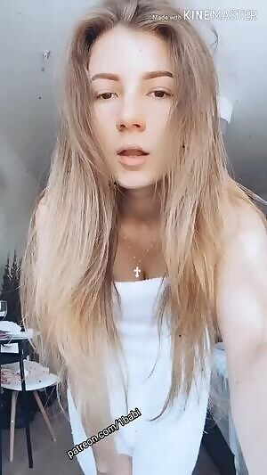 Aren't you curious to see under my beach towel? 😘