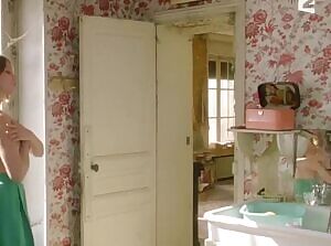 Lea Seydoux in 'Rose a credit'