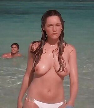 Kelly Brook's tits look so good