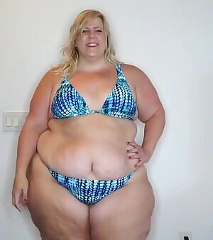 Supersized BBW Bikini Dancing at home