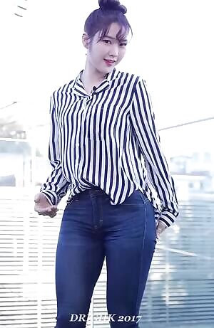 Oh My Girl Jiho's Tight Bouncy Ass