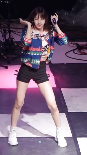 BlackPink - Lisa: Looking Good