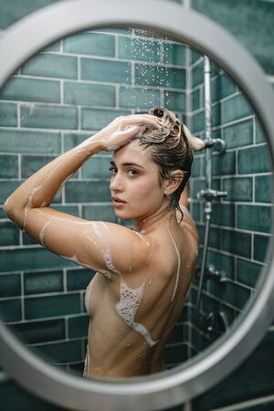 WetPlaces Amateur Candid Looking back Shower